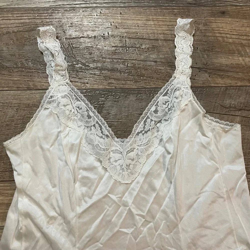 Vintage‎ Vanity Fair White Full Slip Lace Trim Nylon Style 10-720 Size 36